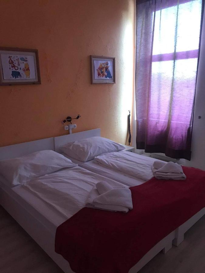 Y Panzio Bed and Breakfast Balatonlelle Eksteriør billede