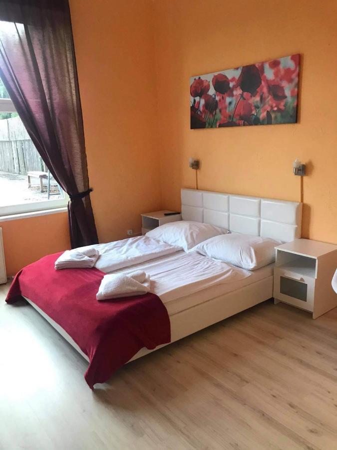 Y Panzio Bed and Breakfast Balatonlelle Eksteriør billede